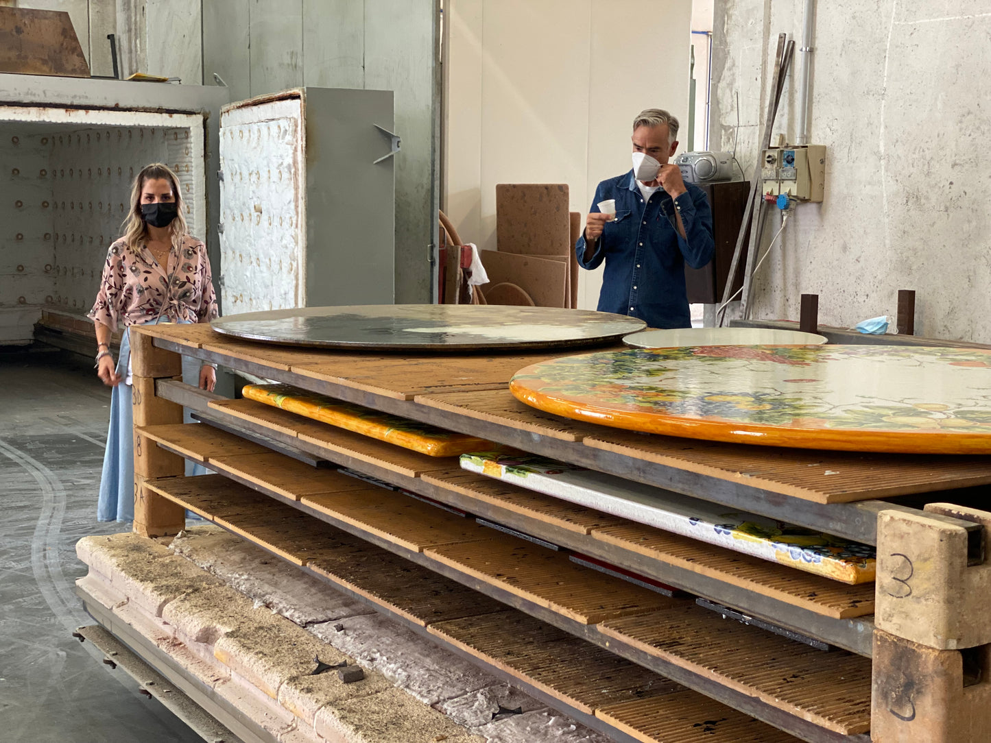 Domiziani Charger Plate COD 76, ceramics, pottery, italian design, majolica, handmade, handcrafted, handpainted, home decor, kitchen art, home goods, deruta, majolica, Artisan, treasures, traditional art, modern art, gift ideas, style, SF, shop small business, artists, shop online, landmark store, legacy, one of a kind, limited edition, gift guide, gift shop, retail shop, decorations, shopping, italy, home staging, home decorating, home interiors