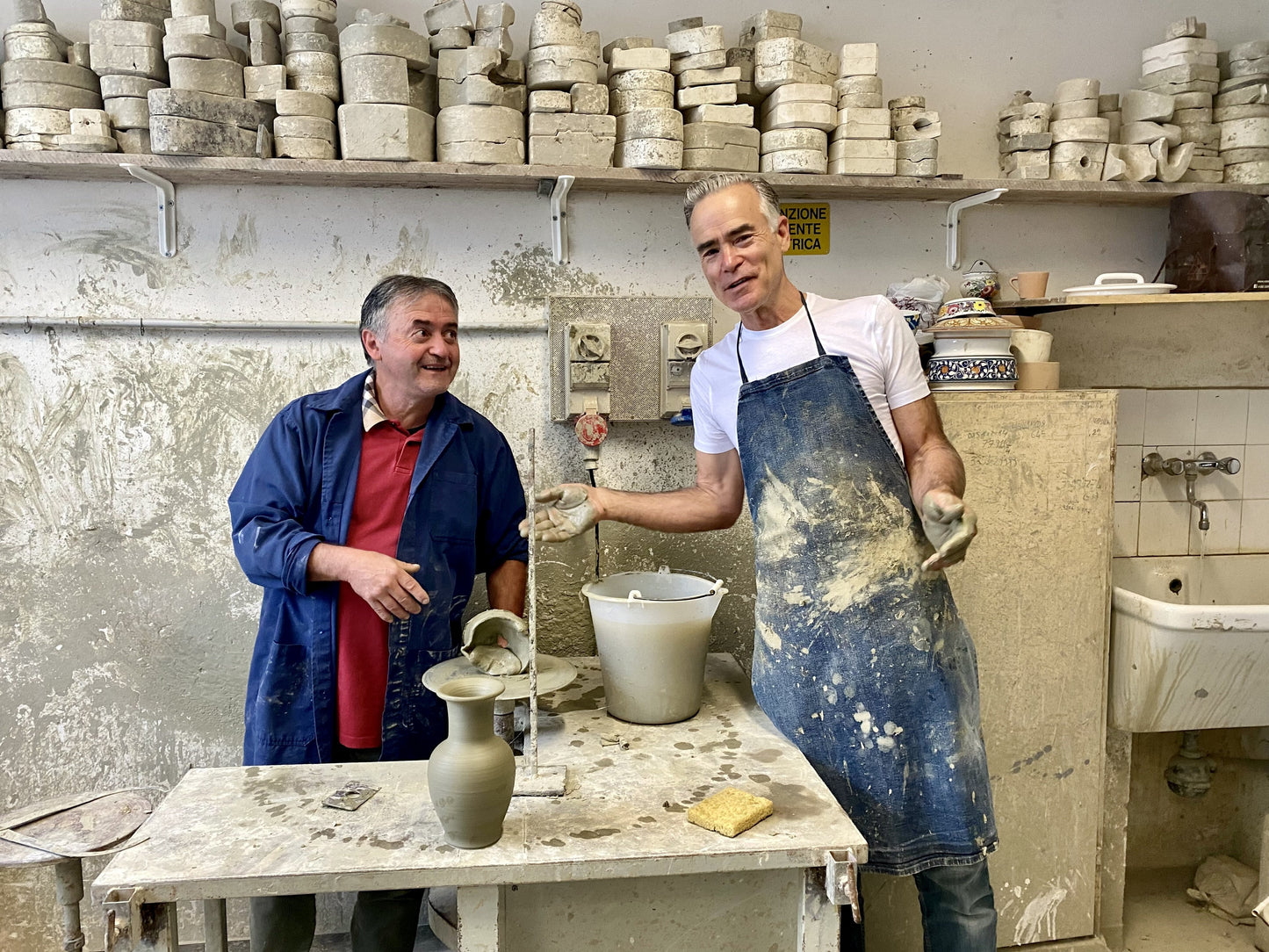 Ceramic White Umbrella Stand with 24 Karat Gold Rings, ceramics, pottery, italian design, majolica, handmade, handcrafted, handpainted, home decor, kitchen art, home goods, deruta, majolica, Artisan, treasures, traditional art, modern art, gift ideas, style, SF, shop small business, artists, shop online, landmark store, legacy, one of a kind, limited edition, gift guide, gift shop, retail shop, decorations, shopping, italy, home staging, home decorating, home interiors