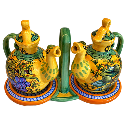 VINTAGE & COLLECTIBLE CERAMICS Oil & Vinegar Set