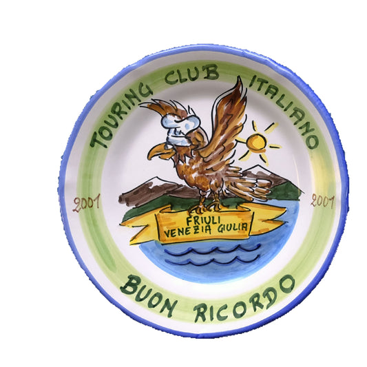 Hand-painted Buon Ricordo Italian ceramic plate for Friuli Venezia Giulia with the golden eagle of Friuli, Touring Club Italiano